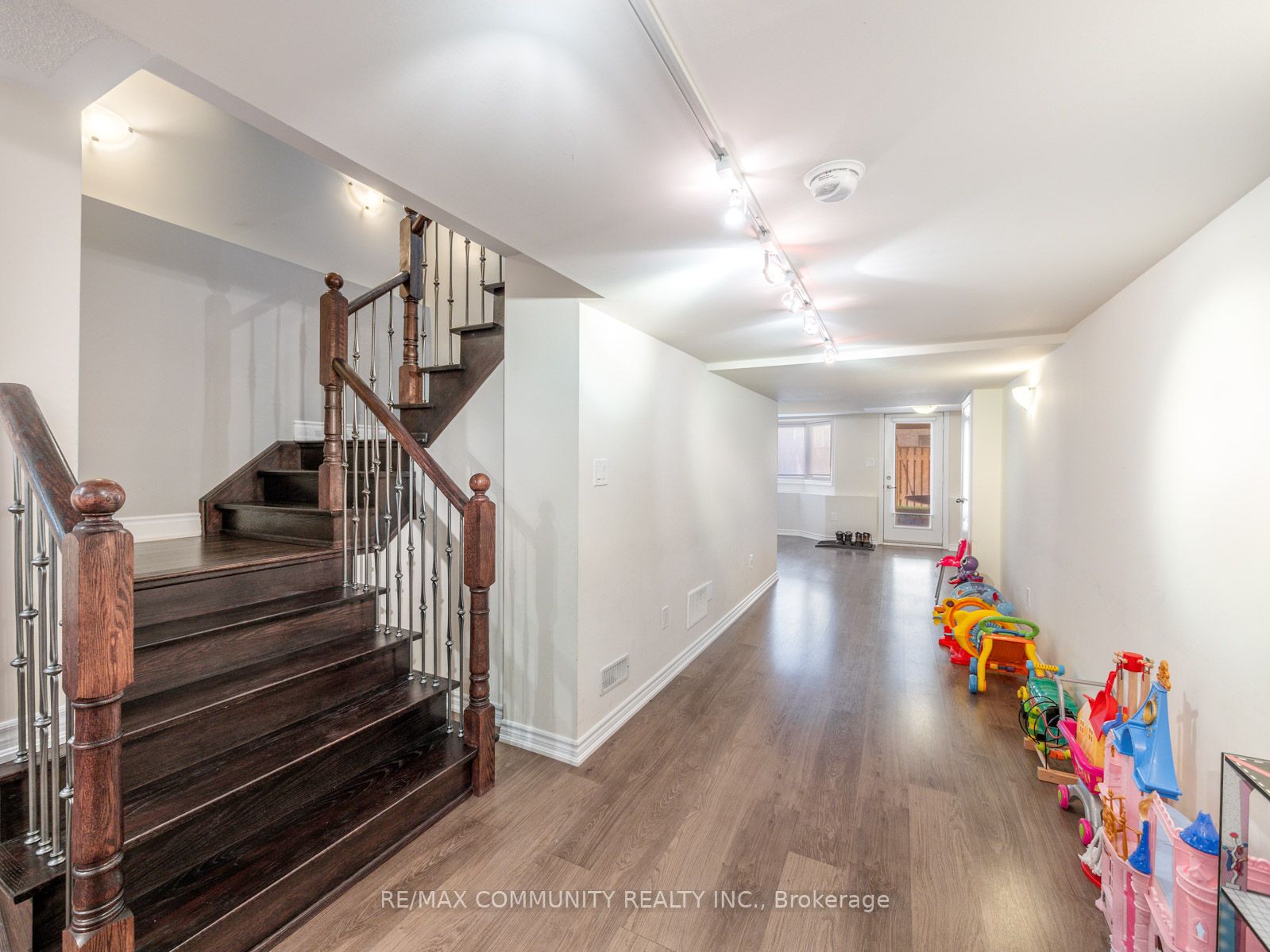 398 Old Harwood Ave