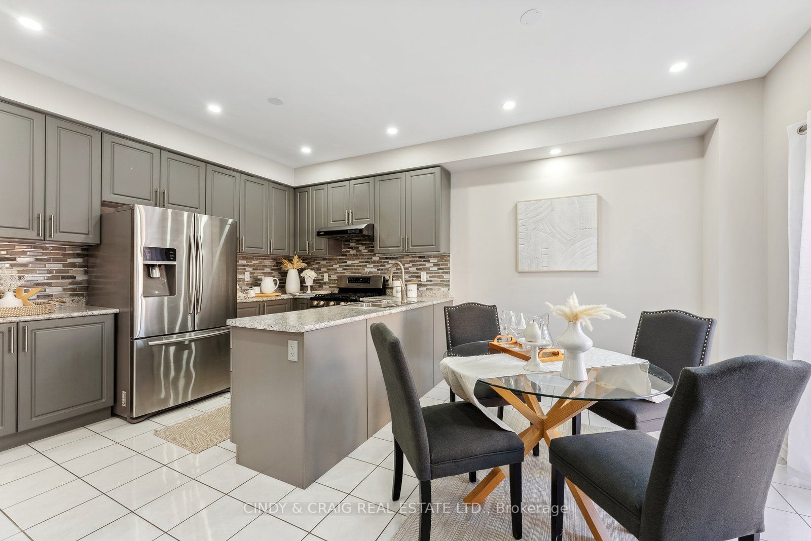 94 Mcroberts Cres
