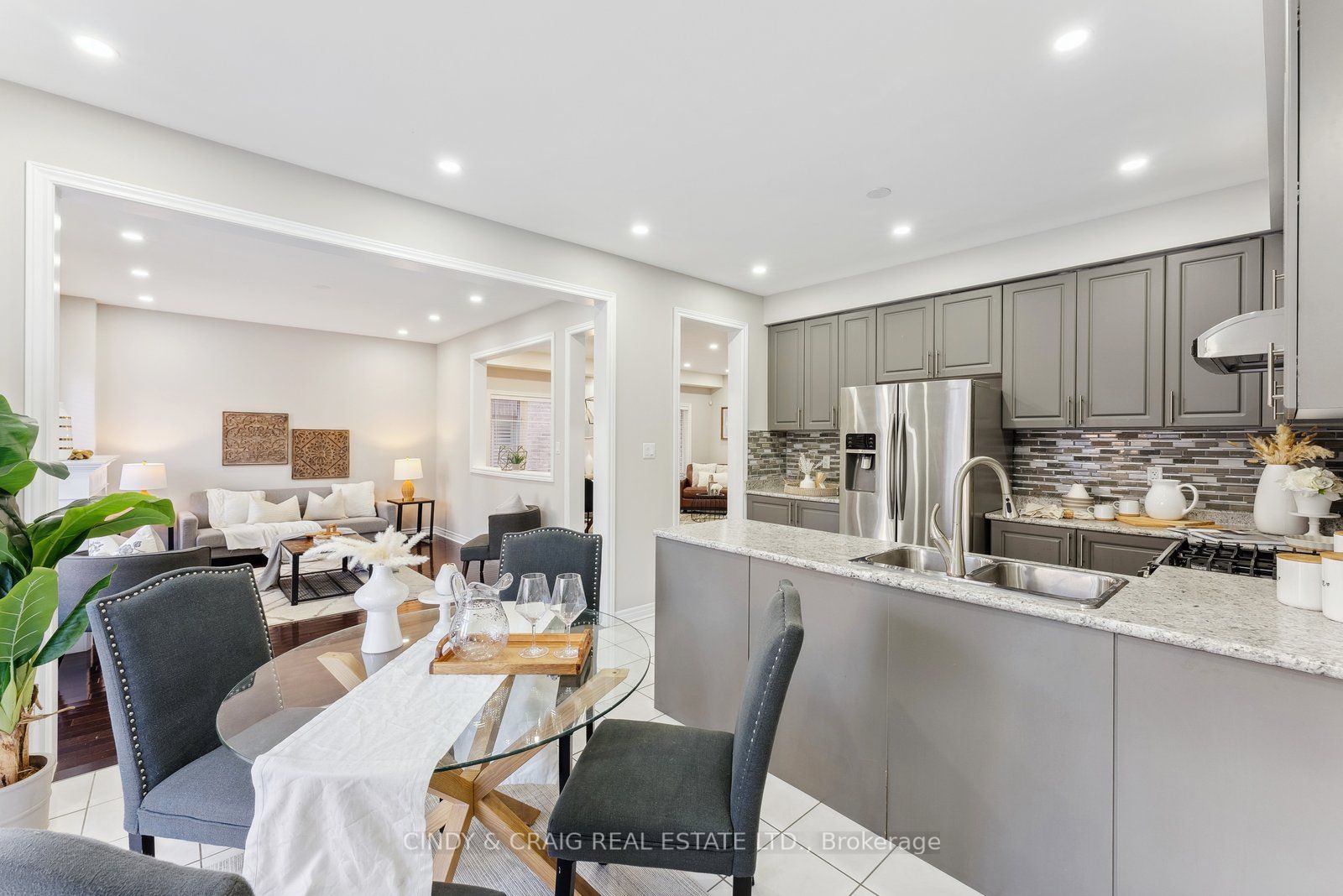 94 Mcroberts Cres
