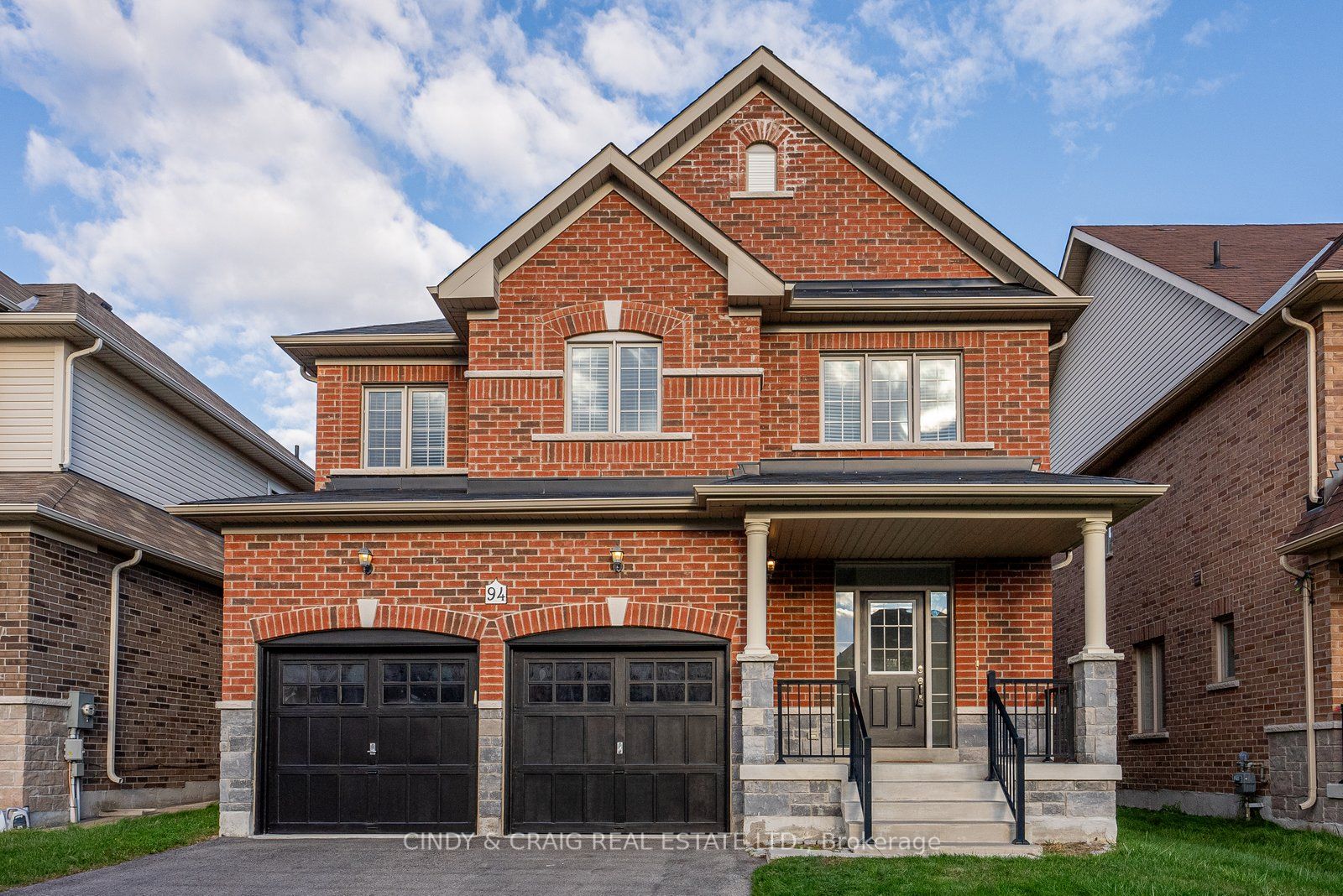 94 Mcroberts Cres