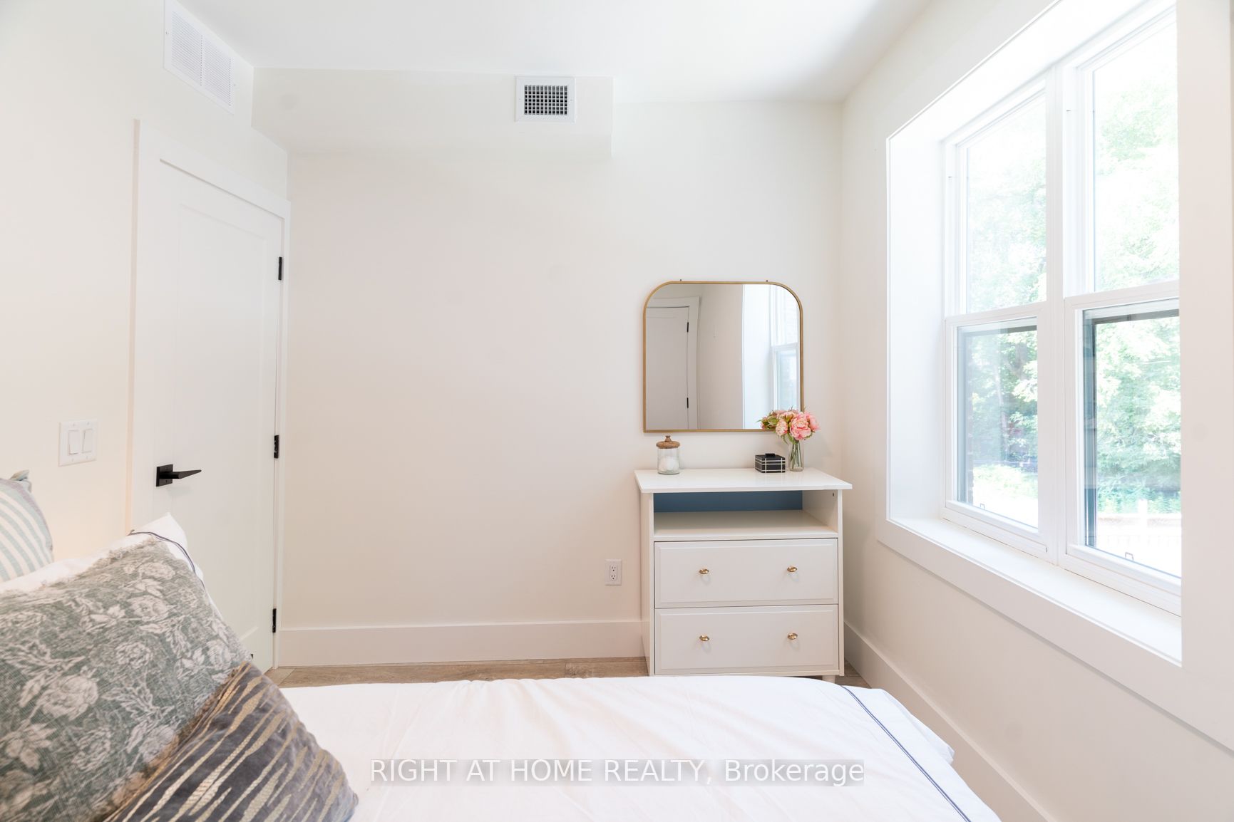 129 Kenilworth Ave, #Upper