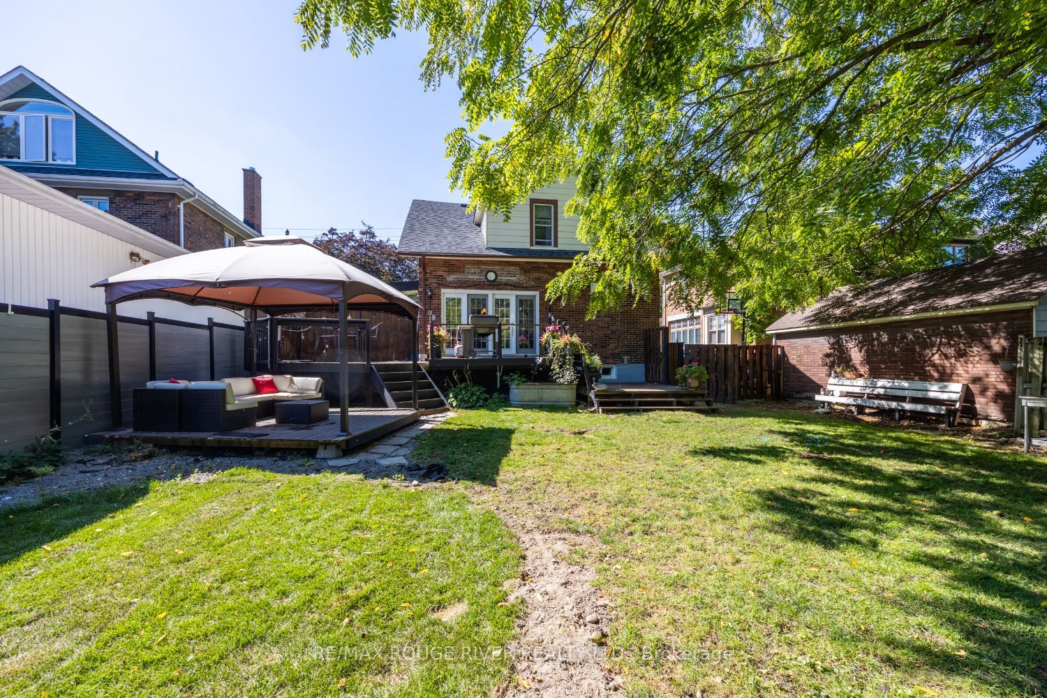 469 Simcoe Street N