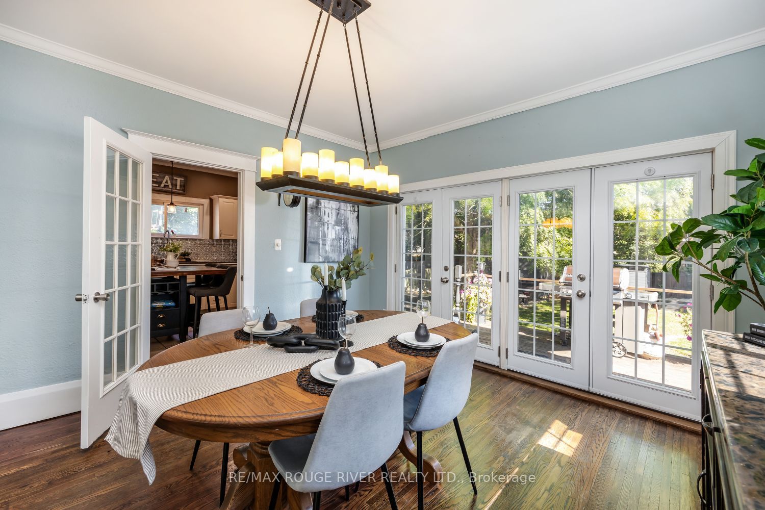 469 Simcoe Street N