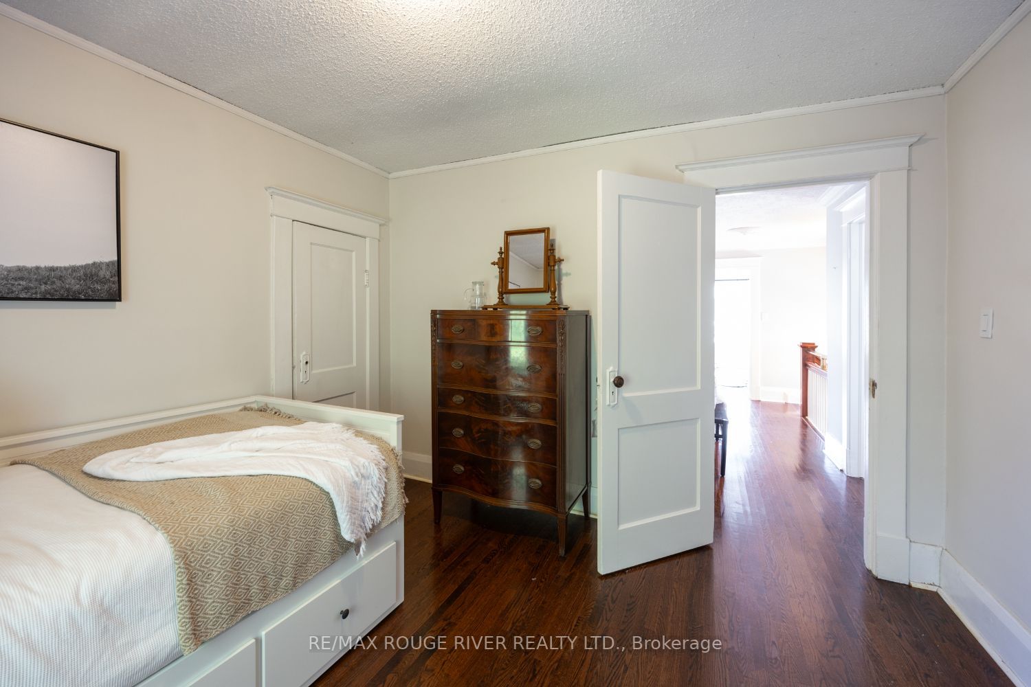 469 Simcoe Street N