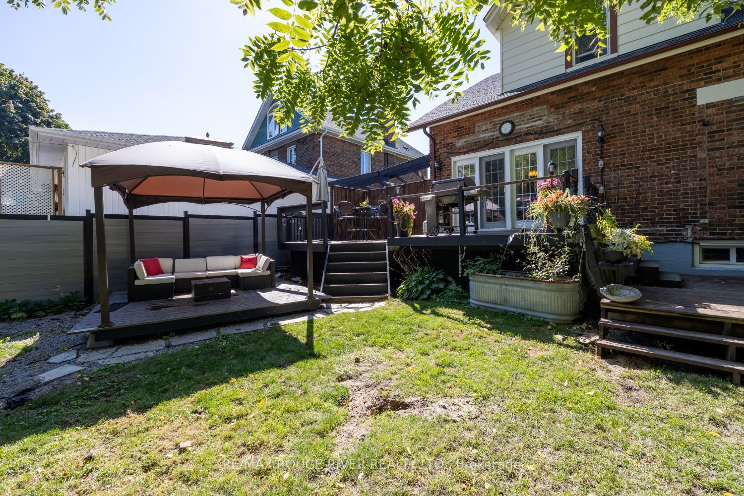 469 Simcoe Street N