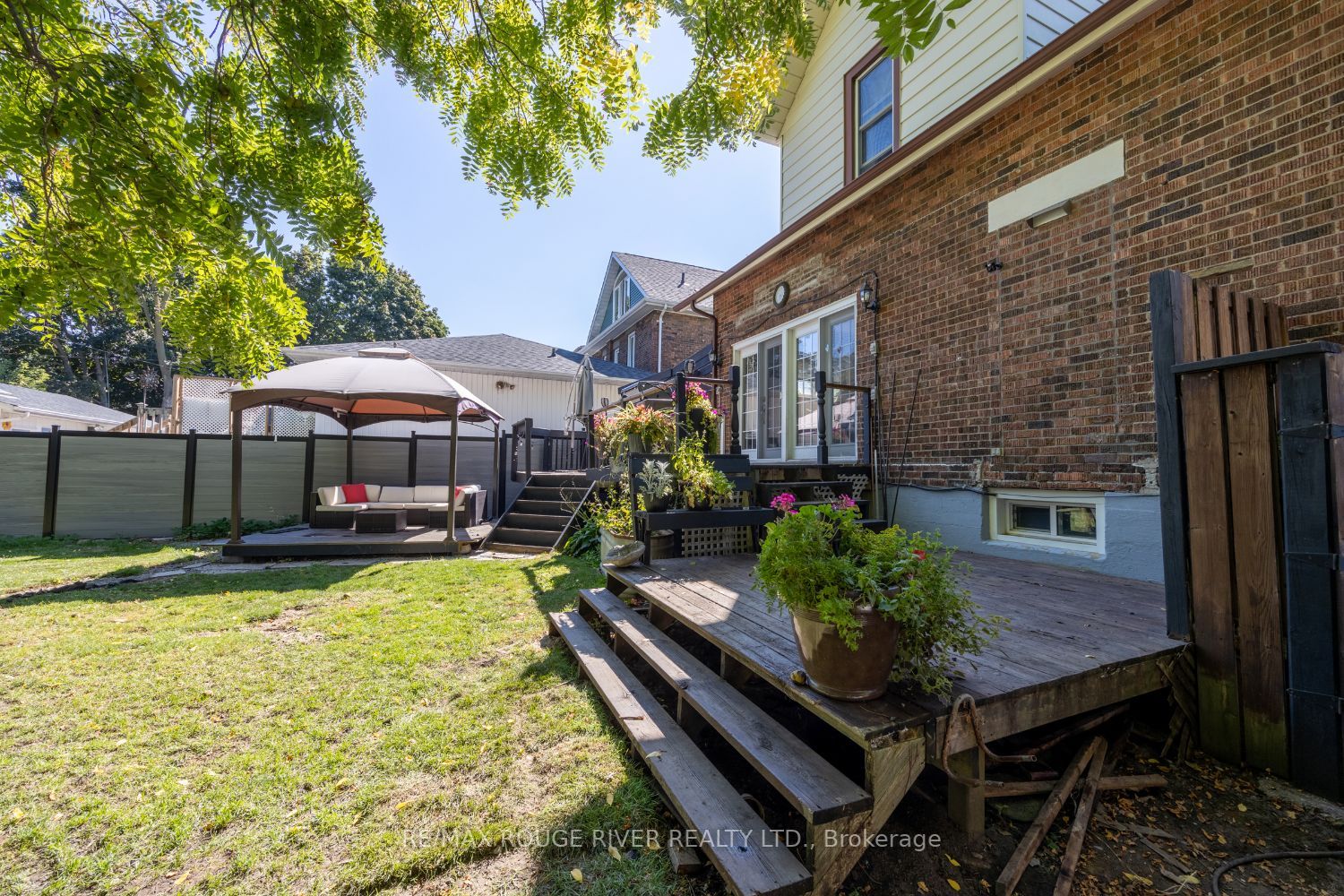 469 Simcoe Street N