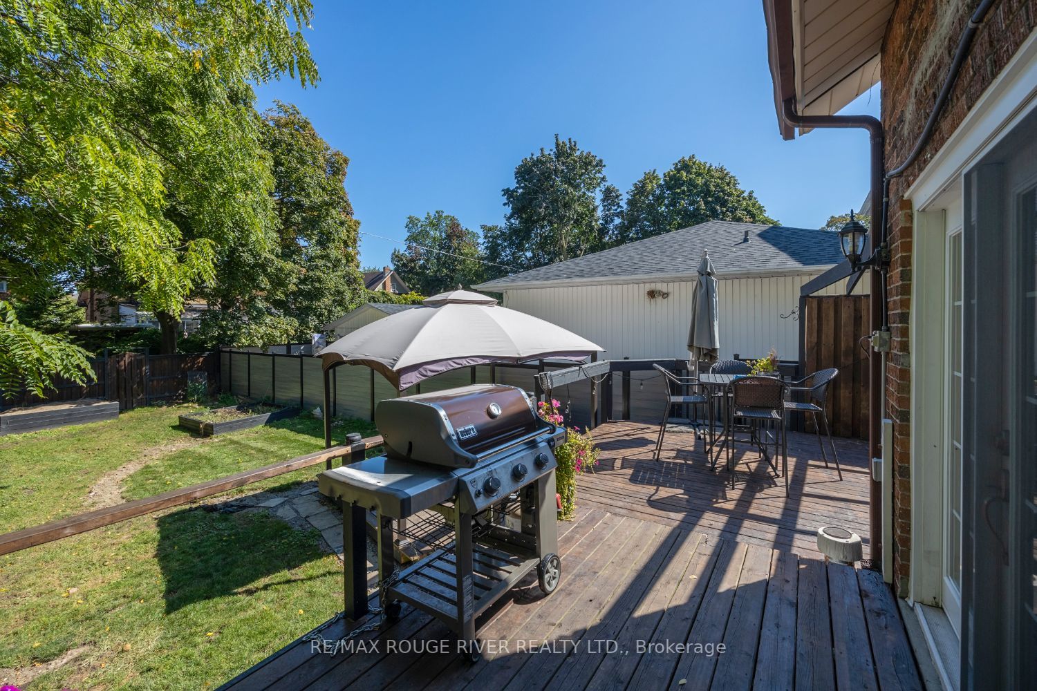 469 Simcoe Street N