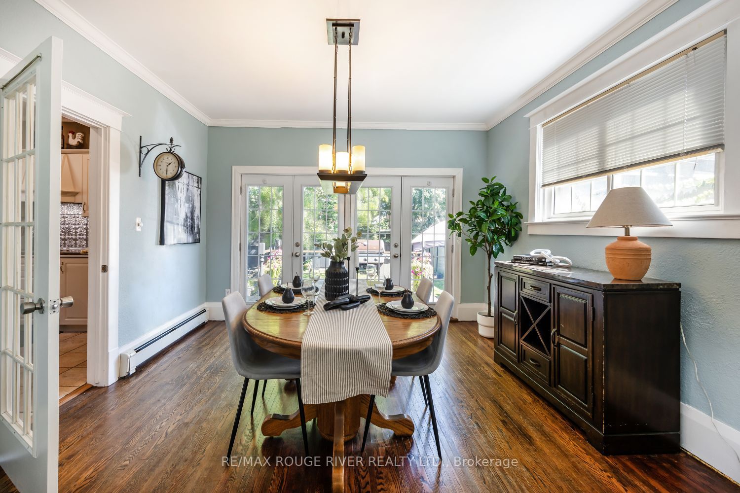 469 Simcoe Street N