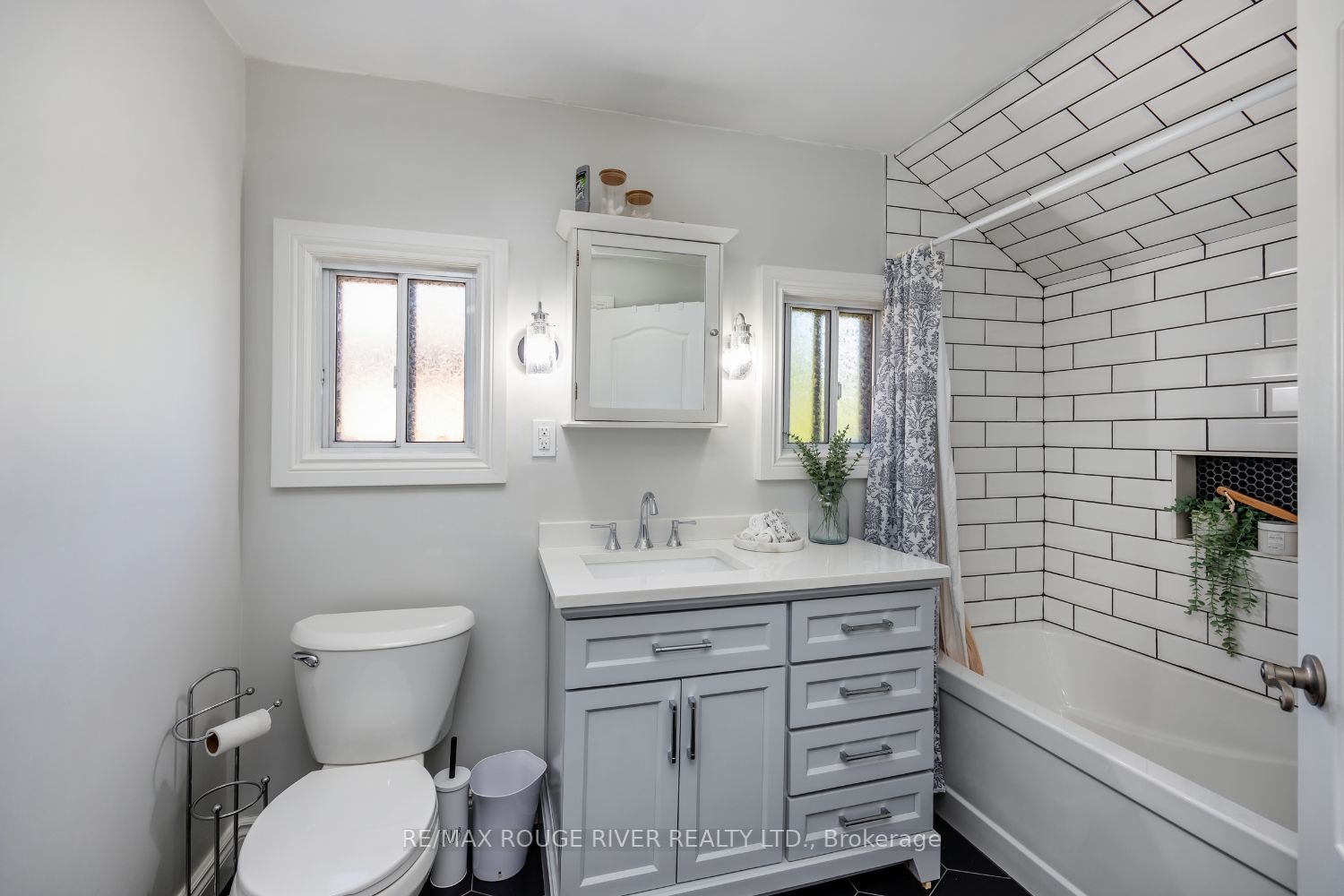 469 Simcoe Street N