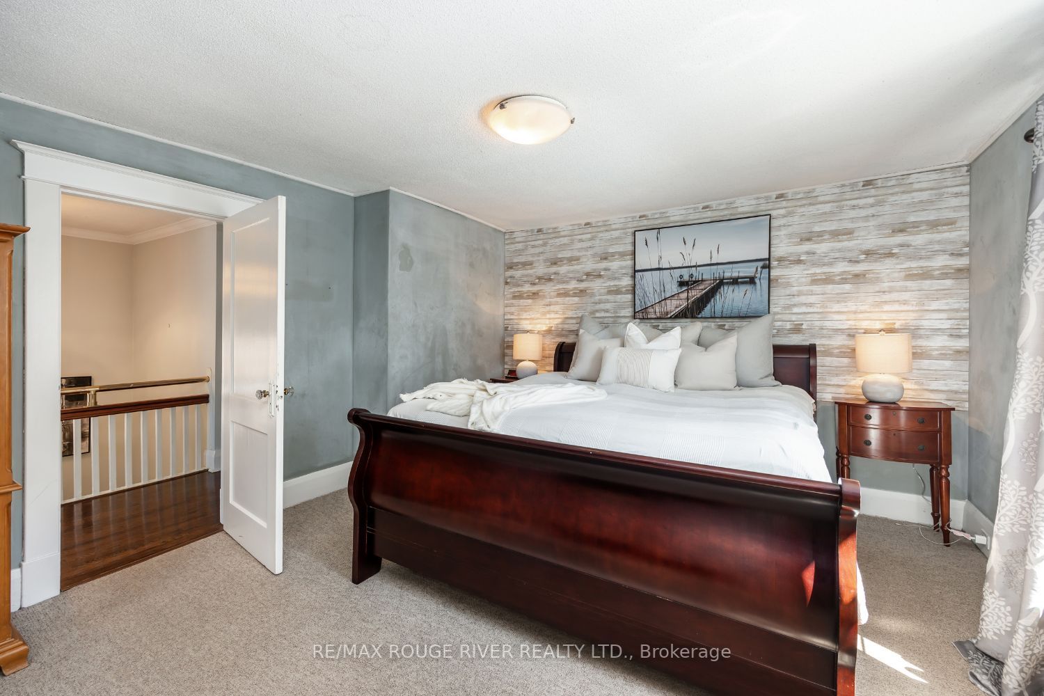 469 Simcoe Street N