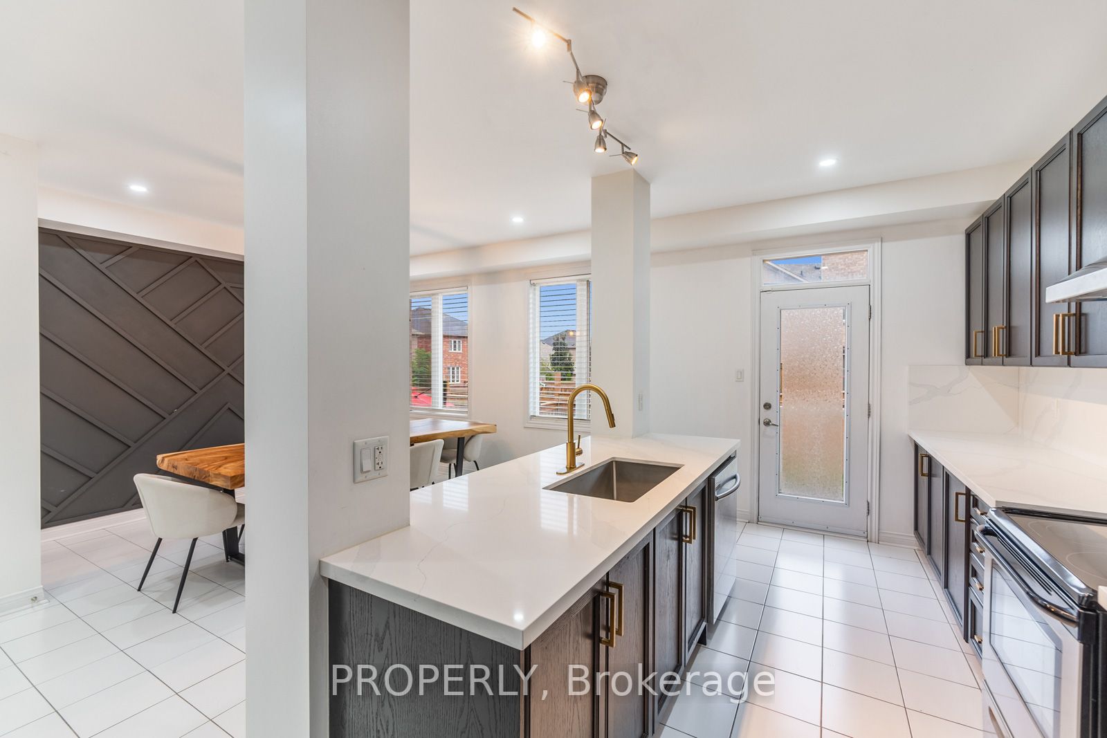 108 Garrardview St