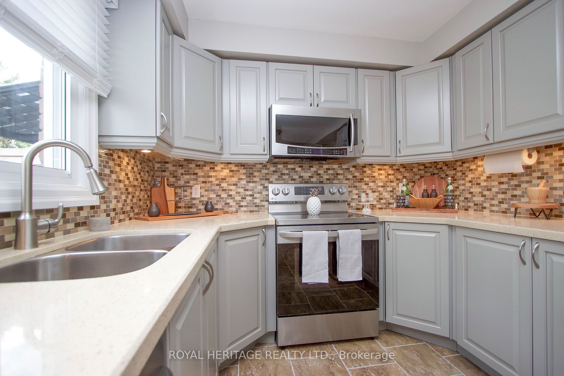 43 Wright Cres
