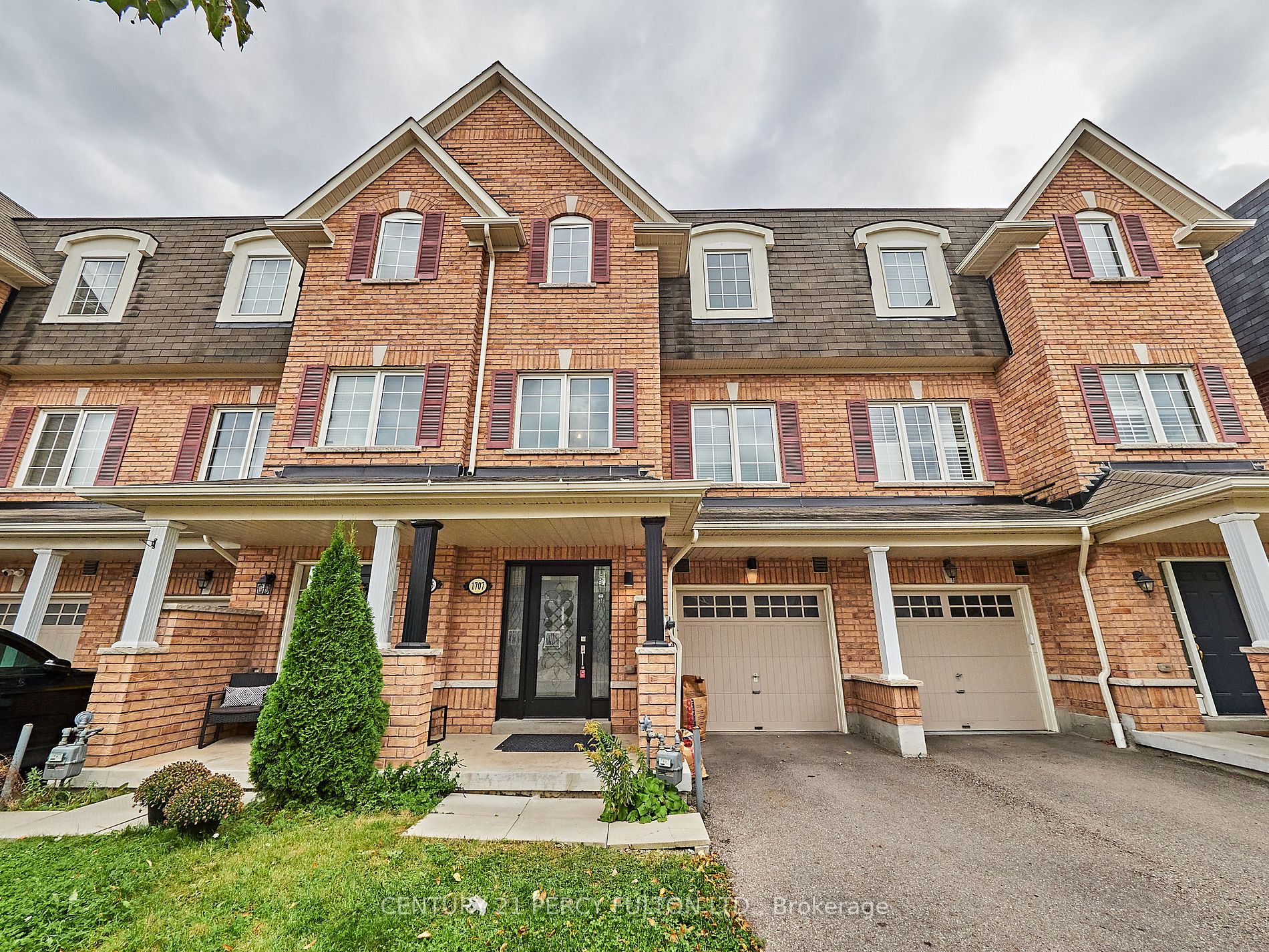 1707 Carousel Dr