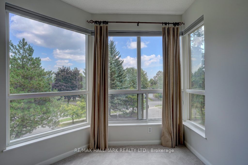 712 Rossland Rd E, #315