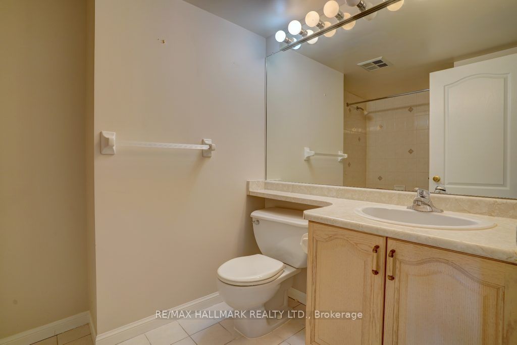712 Rossland Rd E, #315