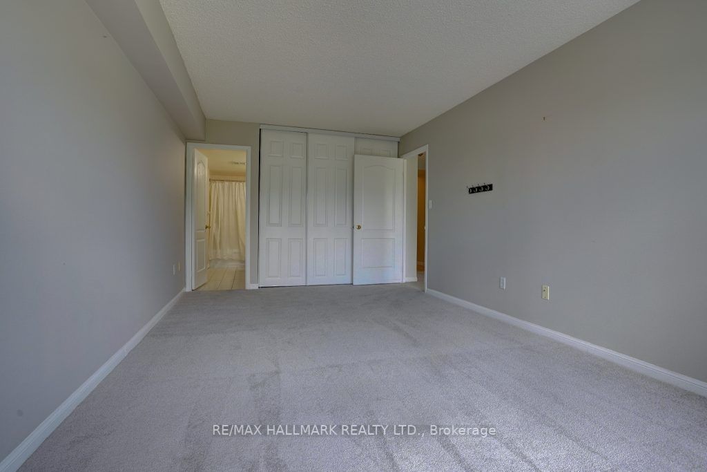 712 Rossland Rd E, #315