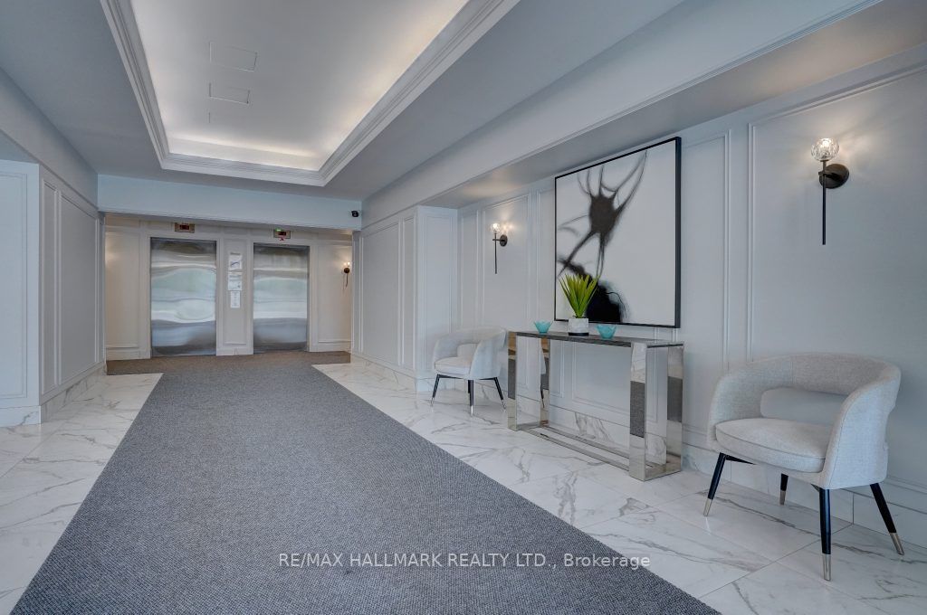 712 Rossland Rd E, #315