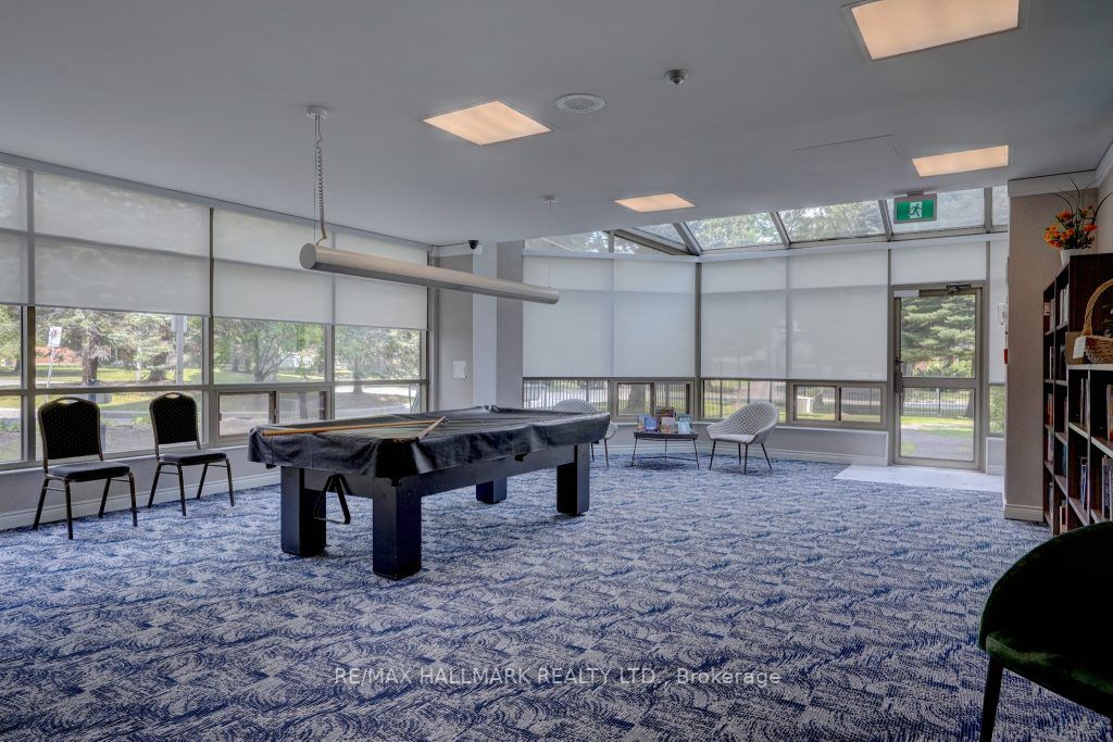 712 Rossland Rd E, #315