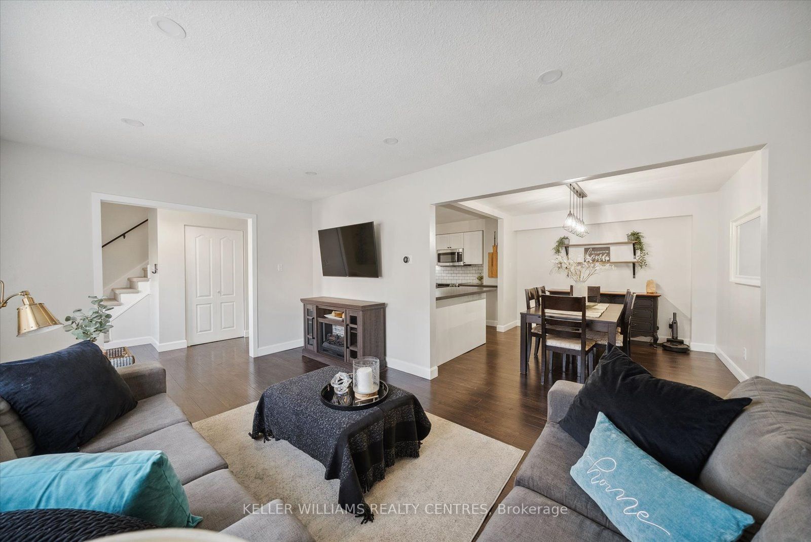 22 Roser Cres