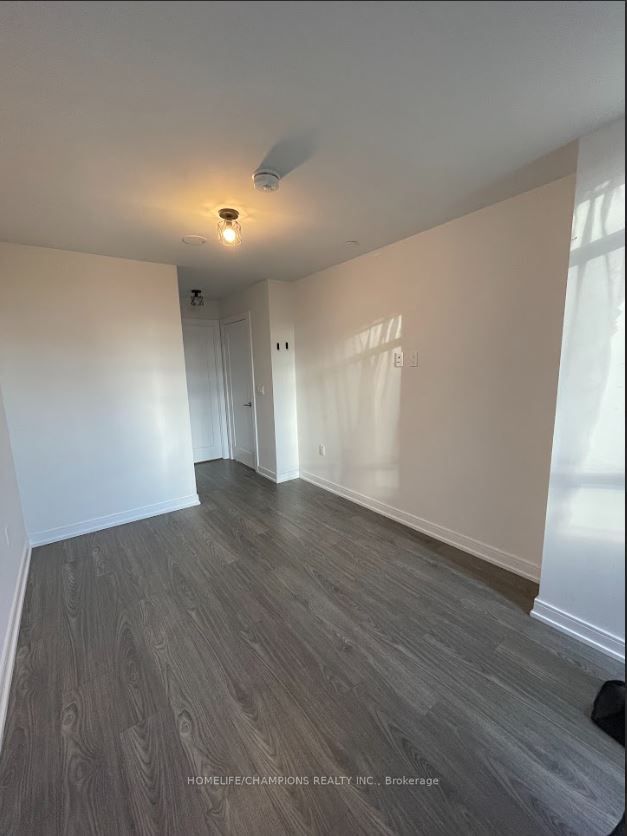 225 Village Green Square #207