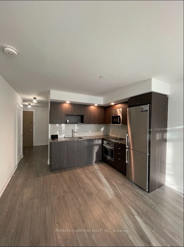 225 Village Green Square #207