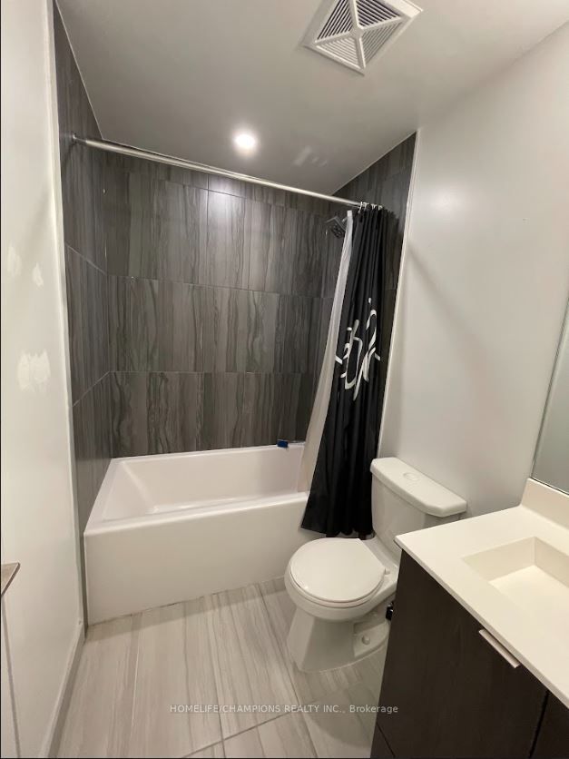 225 Village Green Square #207