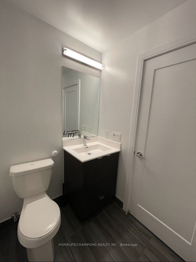225 Village Green Square #207