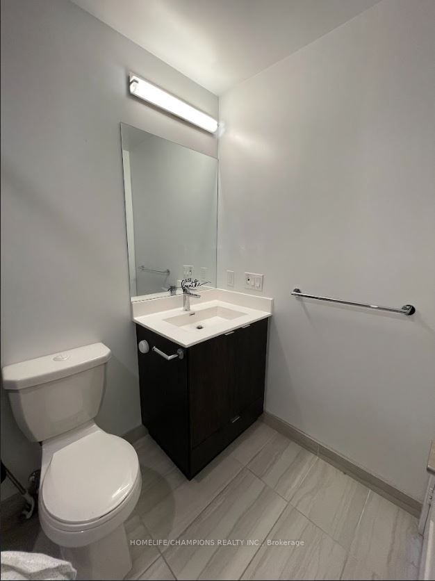 225 Village Green Square #207