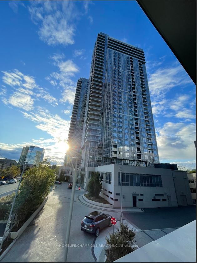 225 Village Green Square #207