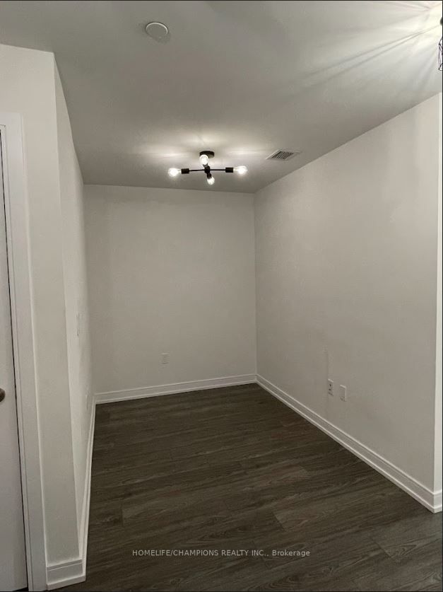 225 Village Green Square #207