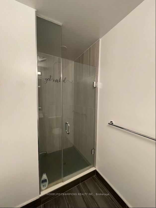 225 Village Green Square #207
