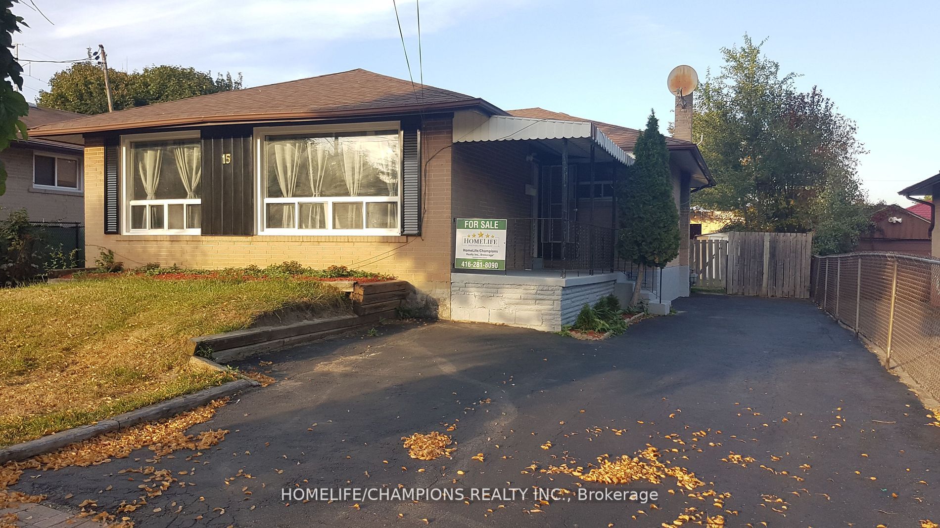 15 Stonehenge Crescent