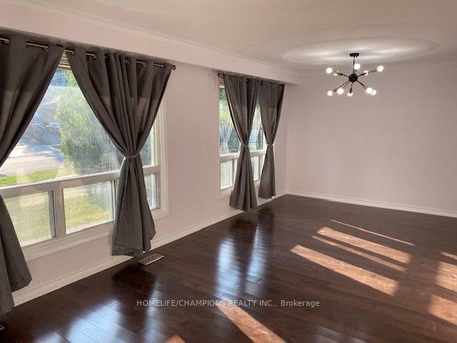 15 Stonehenge Crescent