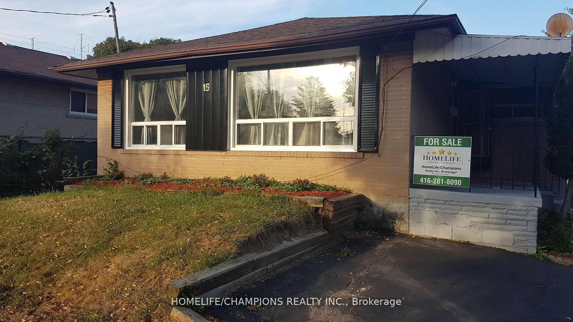 15 Stonehenge Crescent