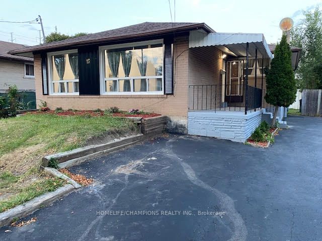 15 Stonehenge Crescent