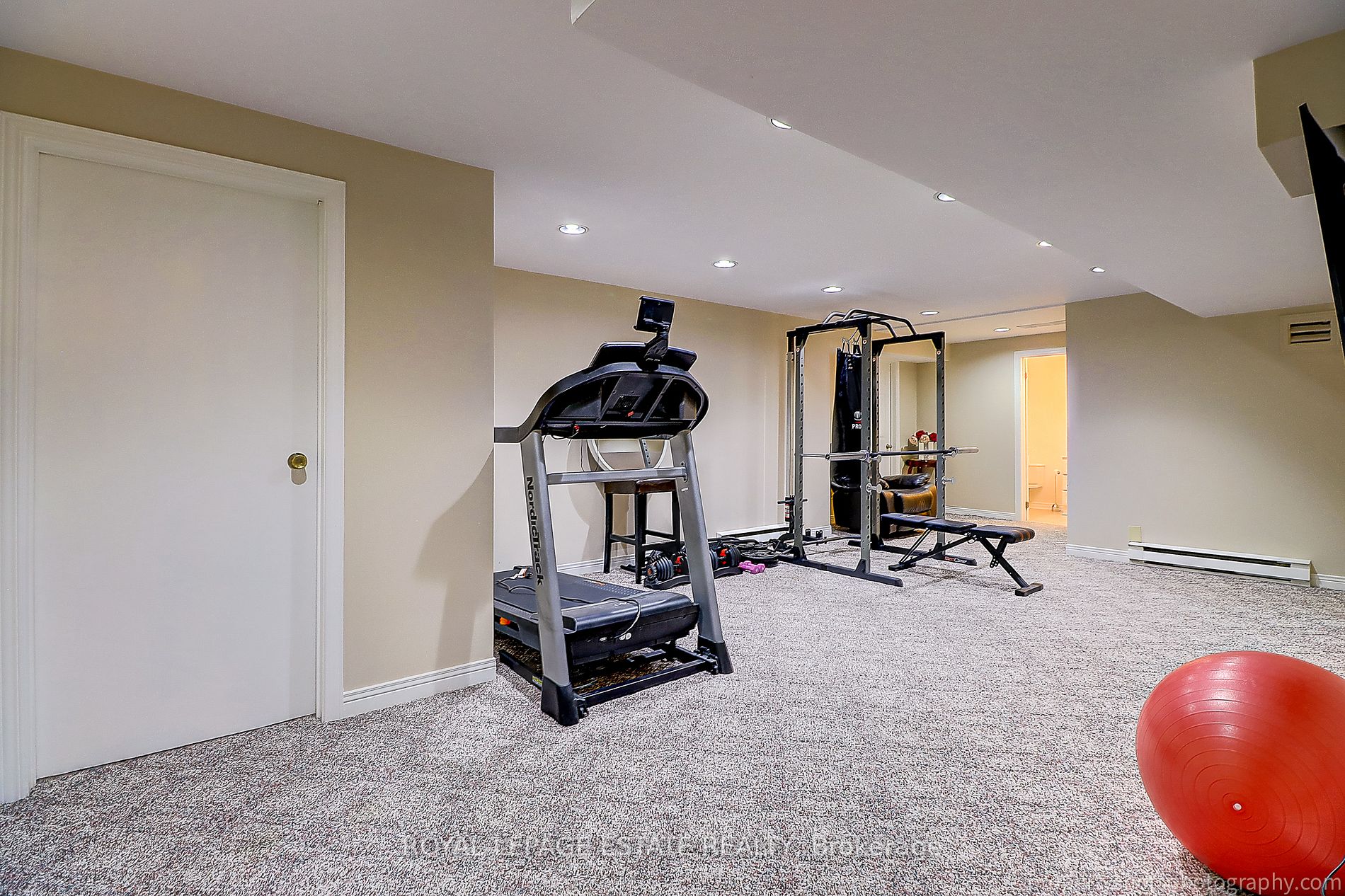 48 Meadowcliffe Drive