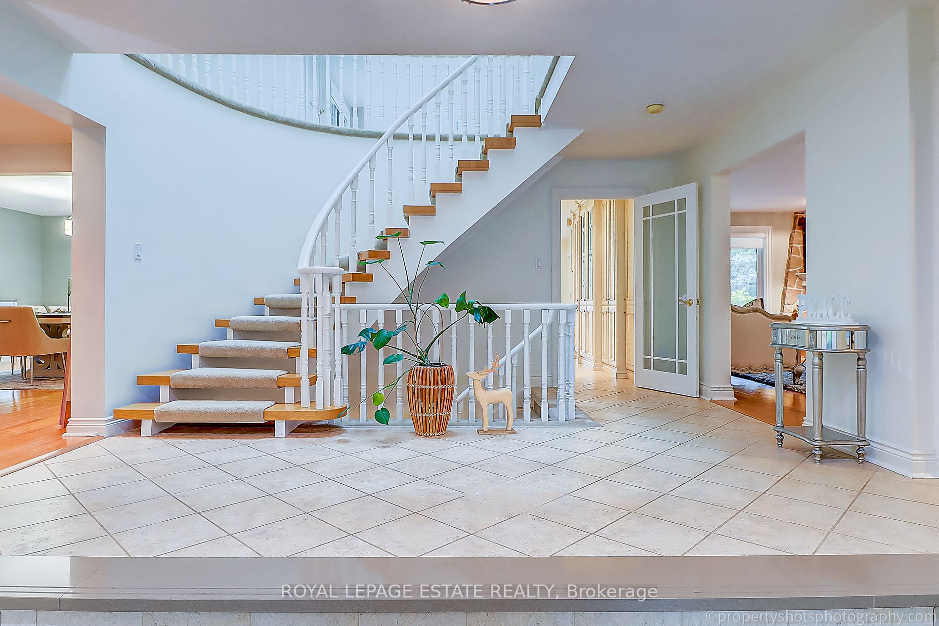 48 Meadowcliffe Drive
