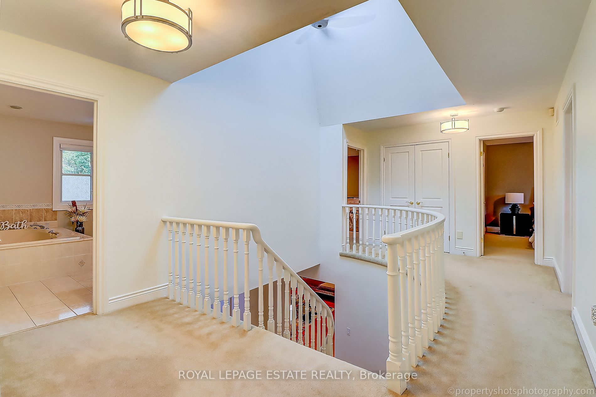 48 Meadowcliffe Drive