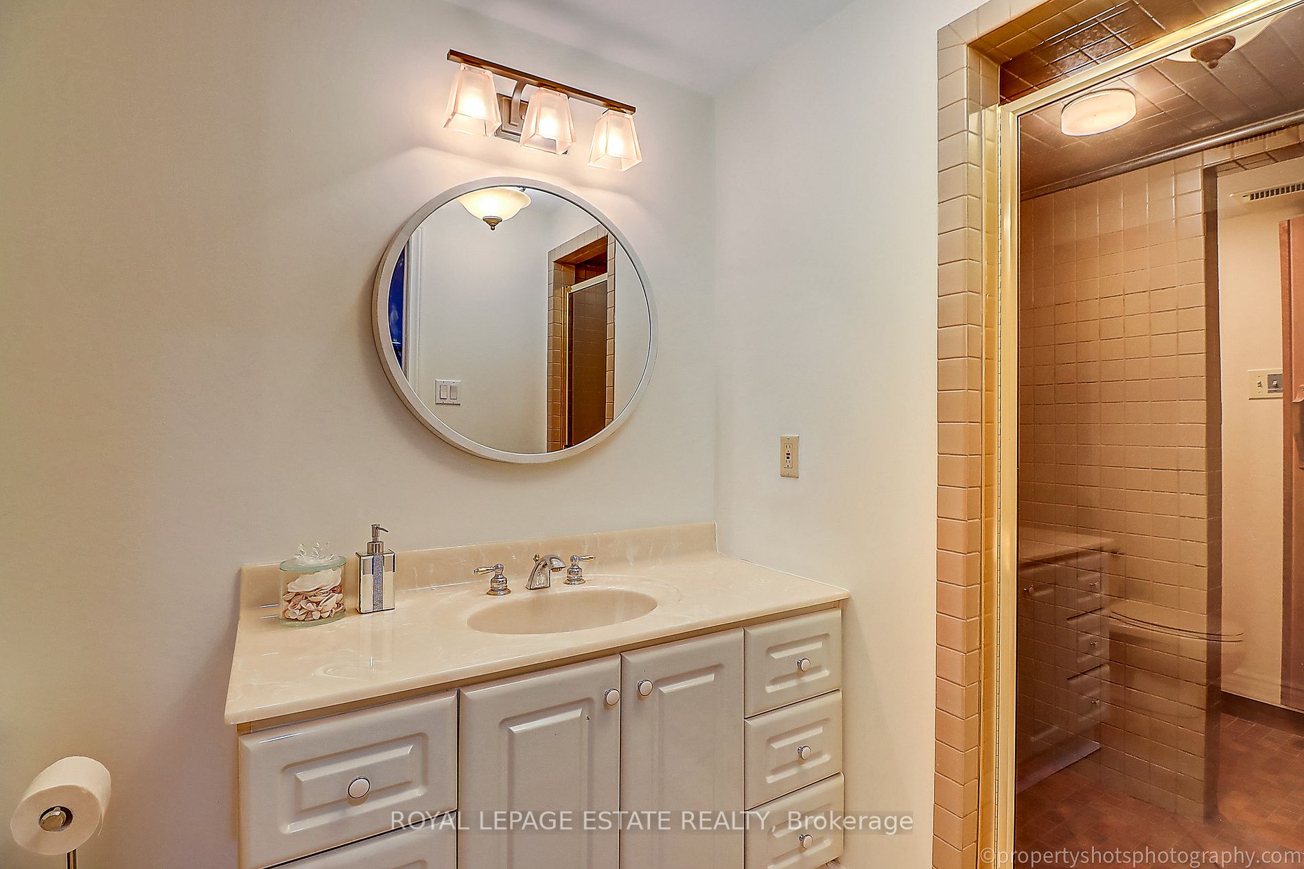 48 Meadowcliffe Drive