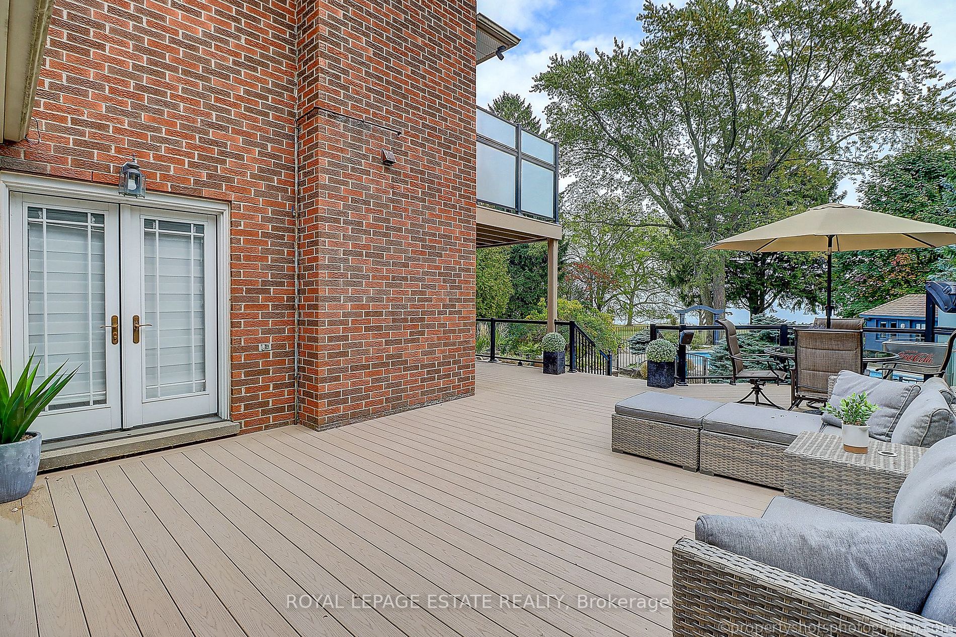 48 Meadowcliffe Drive