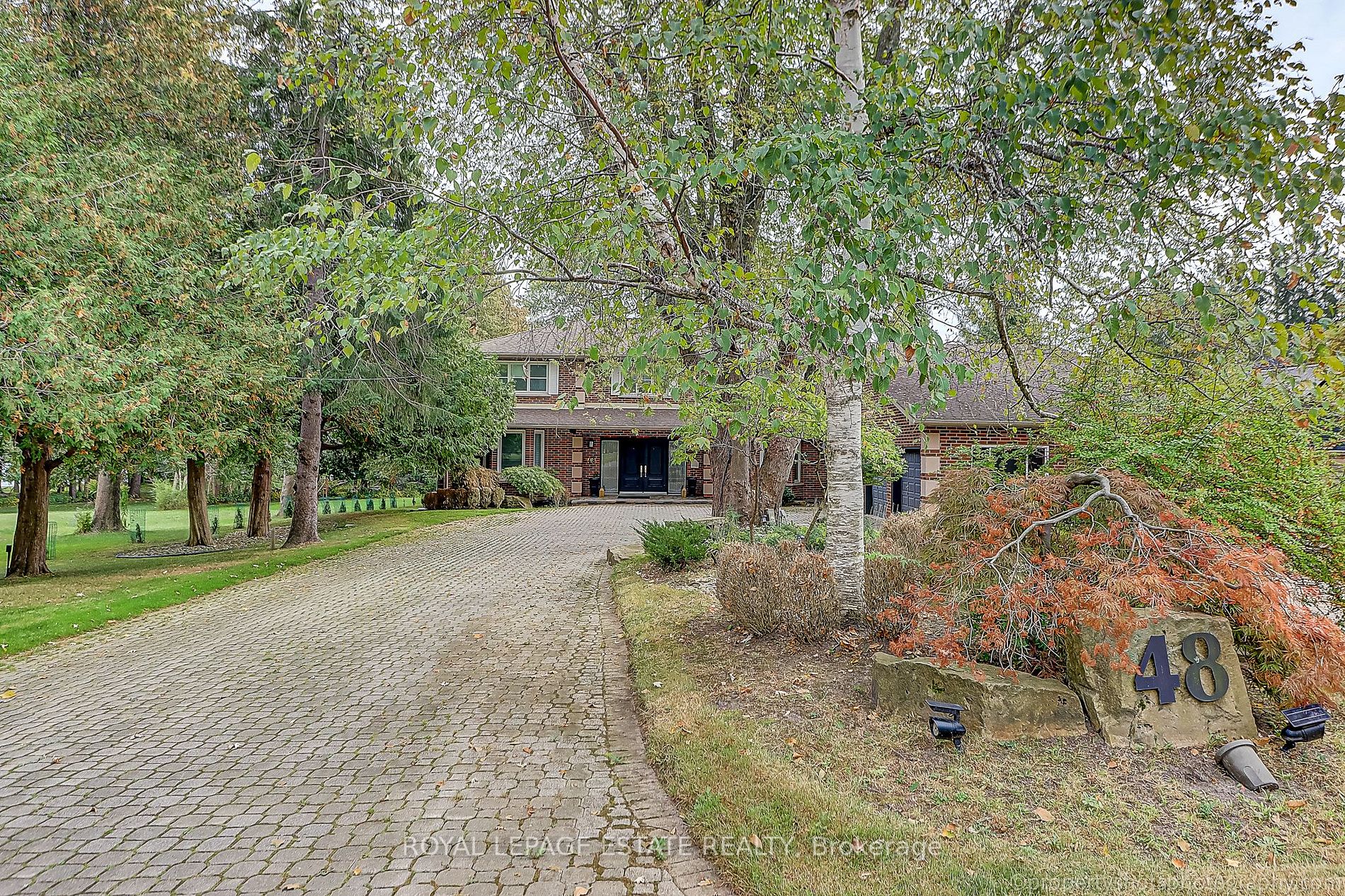 48 Meadowcliffe Drive