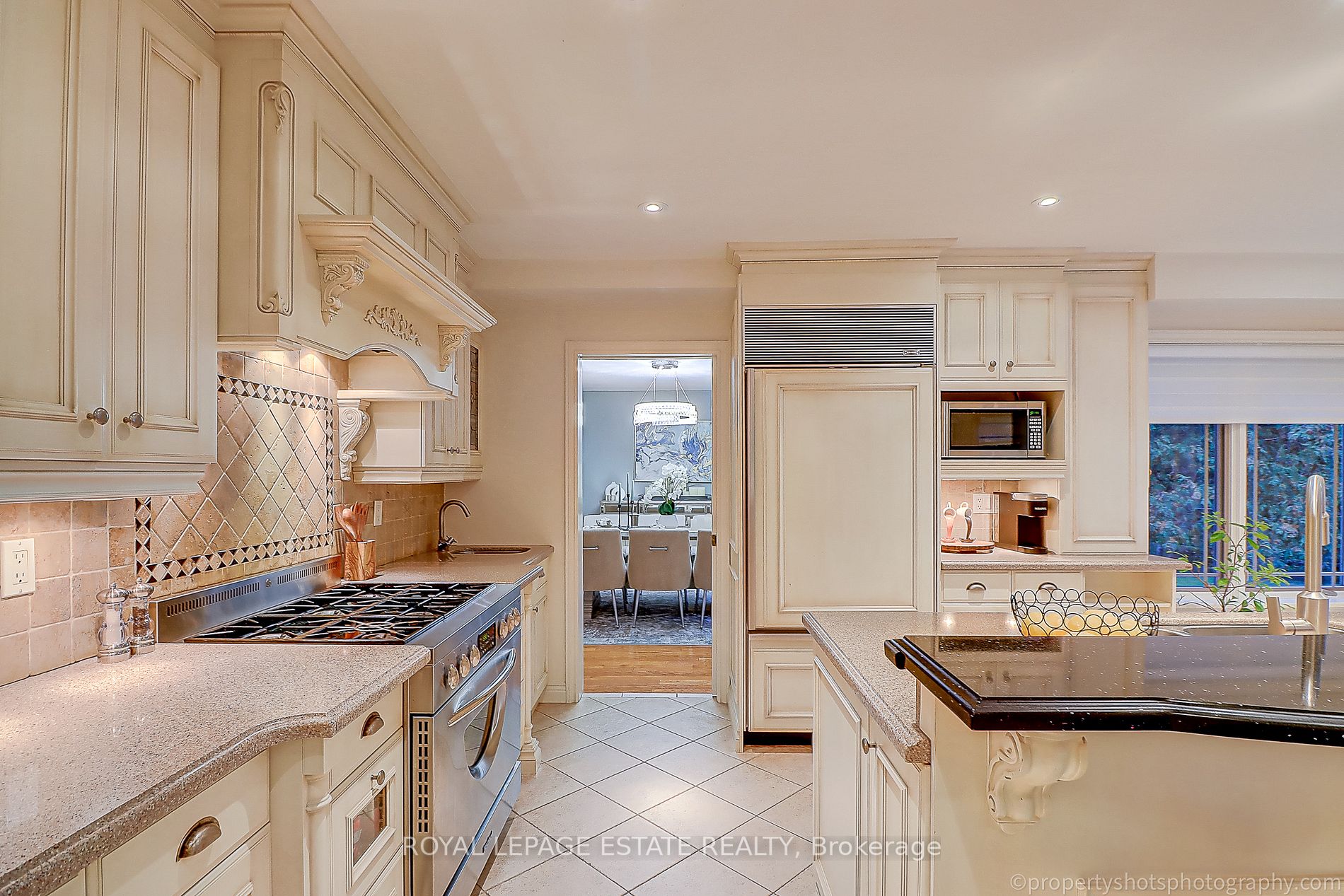 48 Meadowcliffe Drive