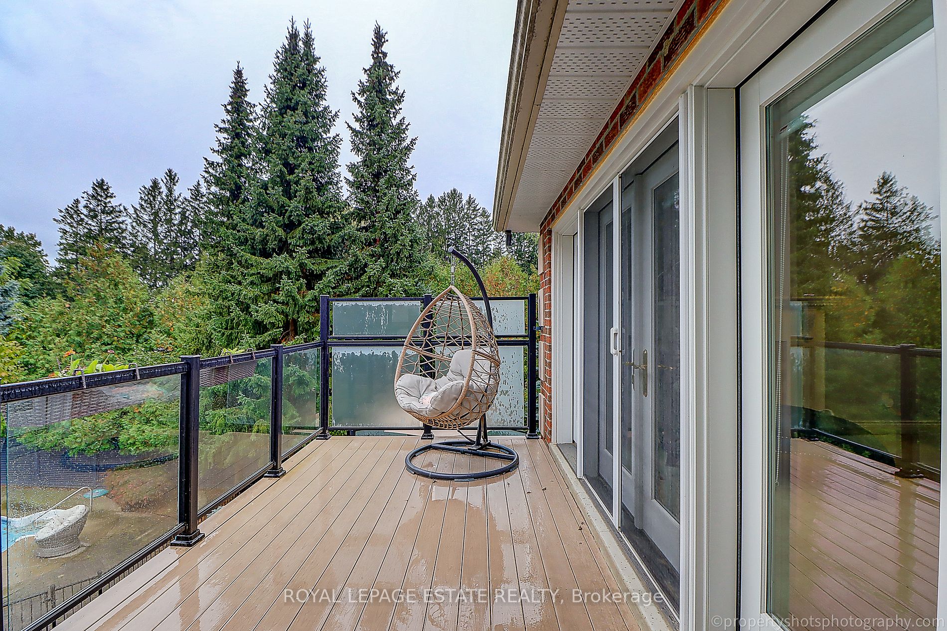 48 Meadowcliffe Drive