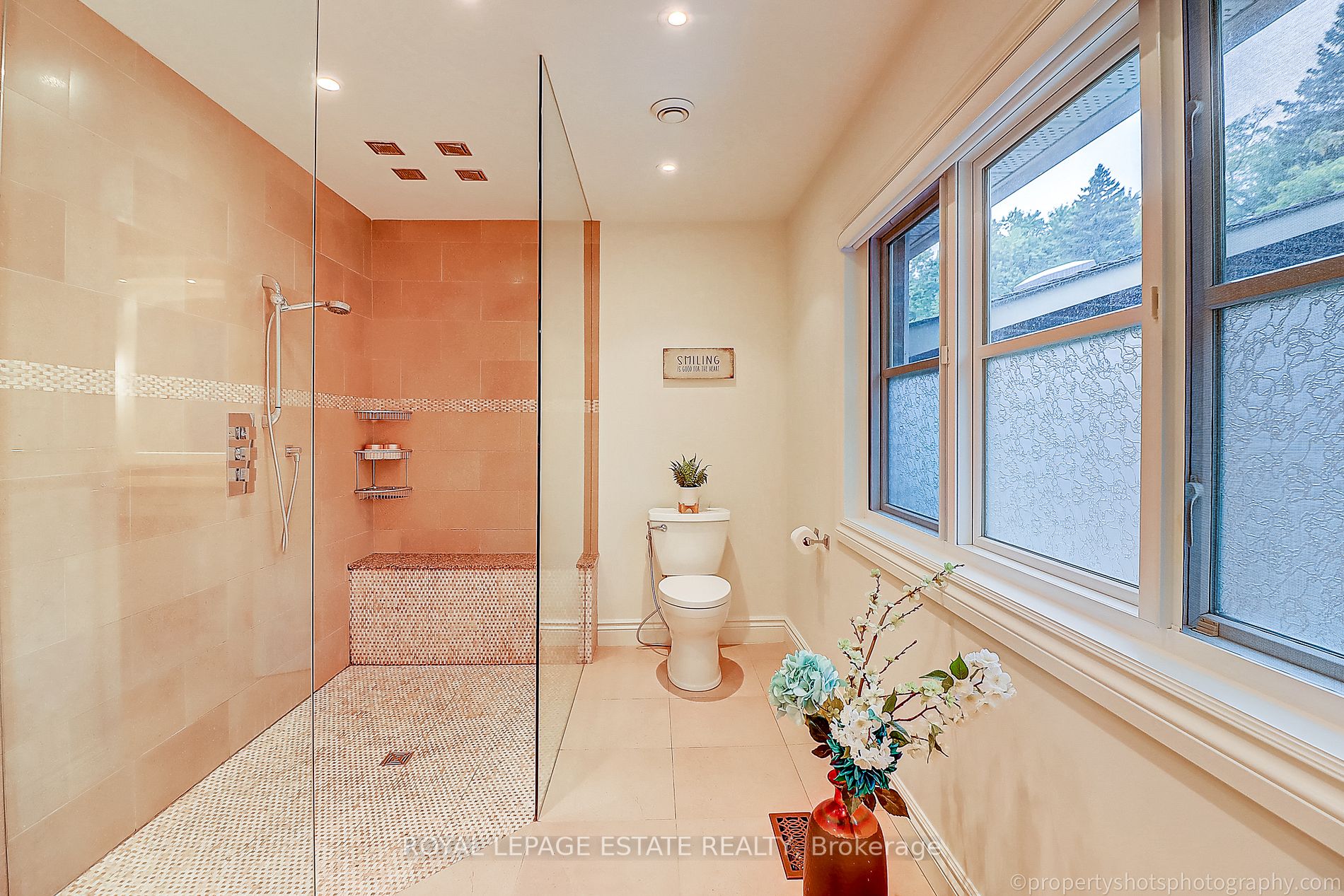 48 Meadowcliffe Drive