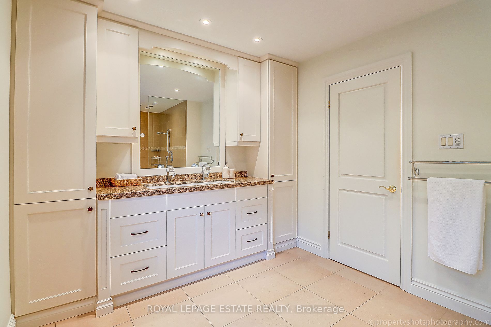 48 Meadowcliffe Drive