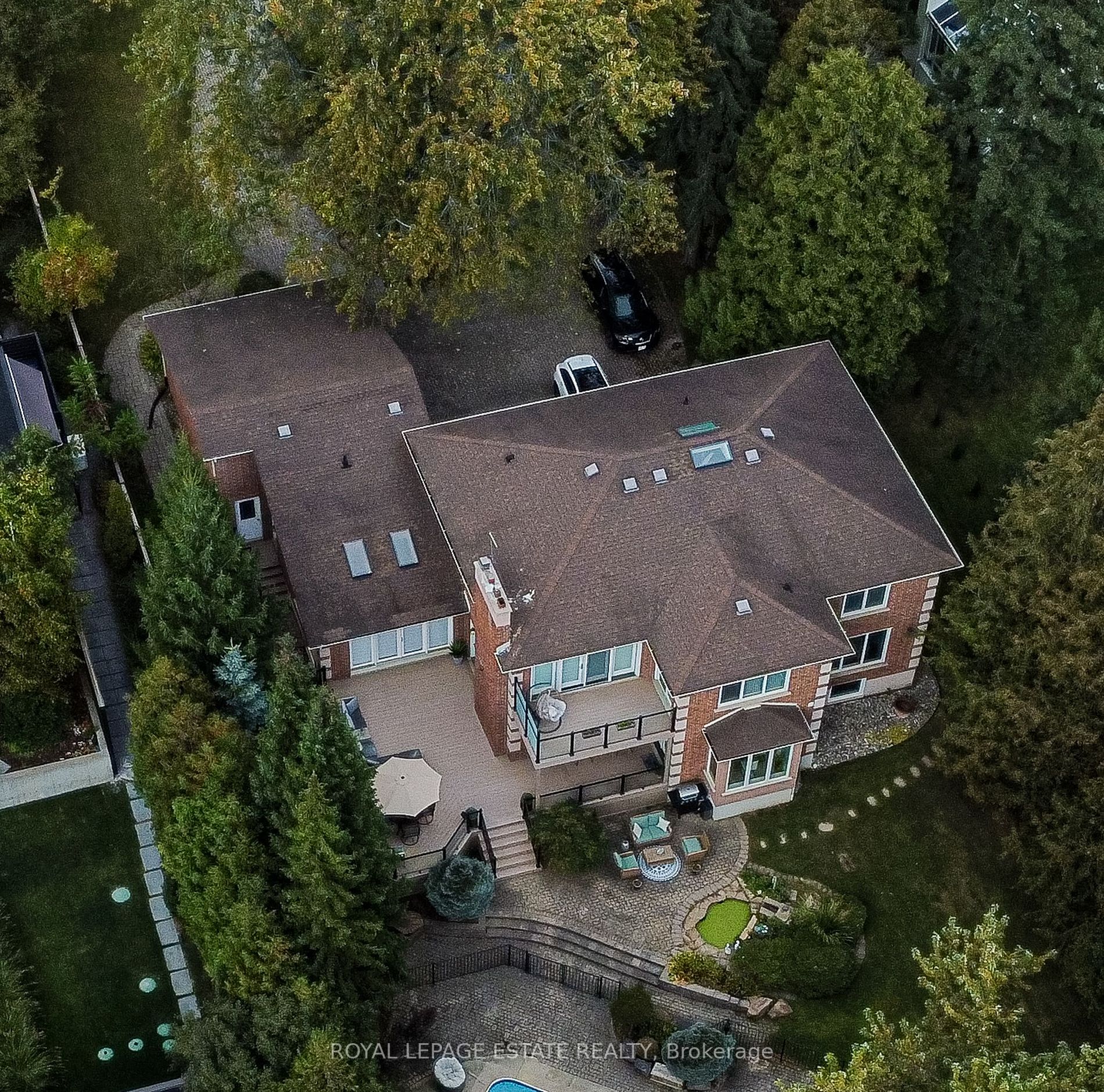 48 Meadowcliffe Drive
