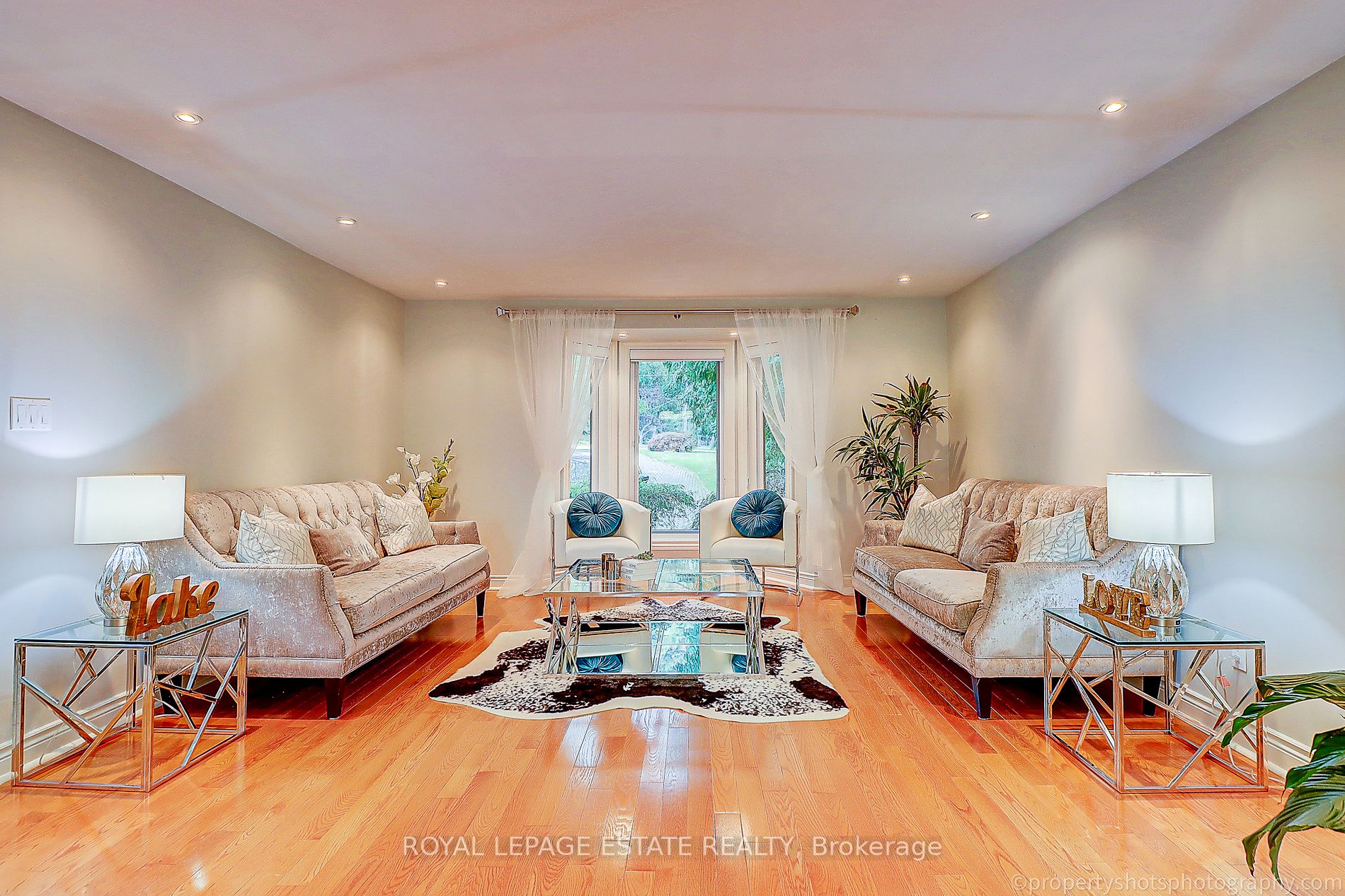48 Meadowcliffe Drive