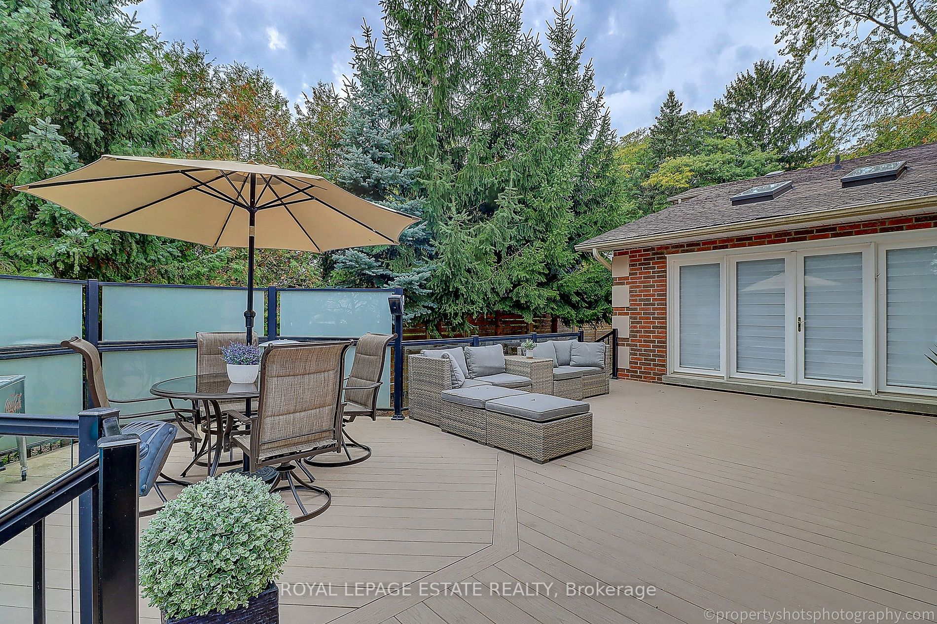 48 Meadowcliffe Drive