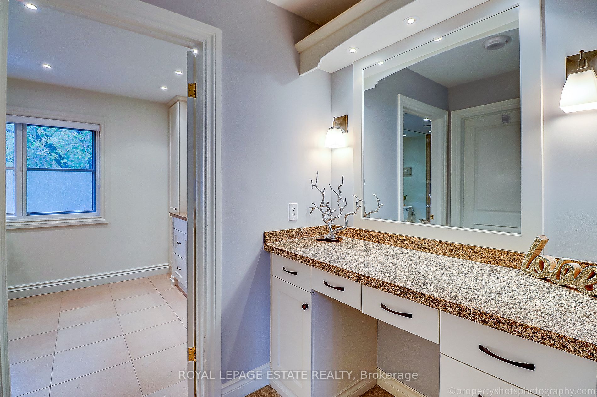 48 Meadowcliffe Drive