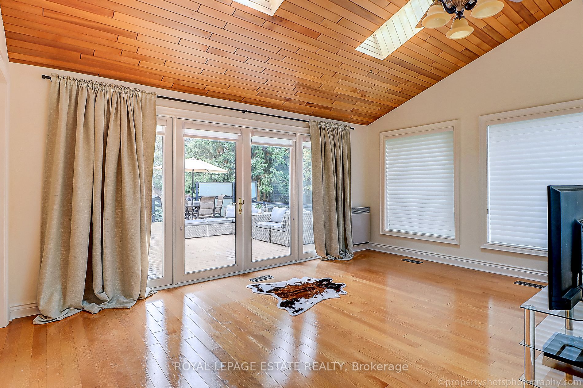 48 Meadowcliffe Drive